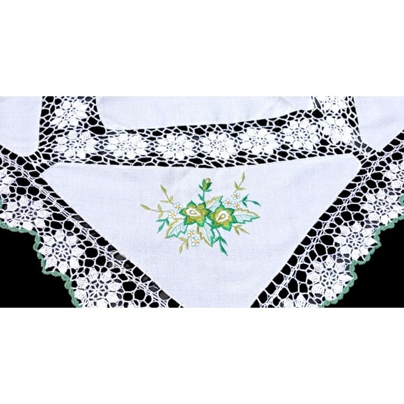 VTG White Cotton Table Cloth Vibrant Embroidery & Hand Crochet Border + Cutwork - Picture 5 of 5